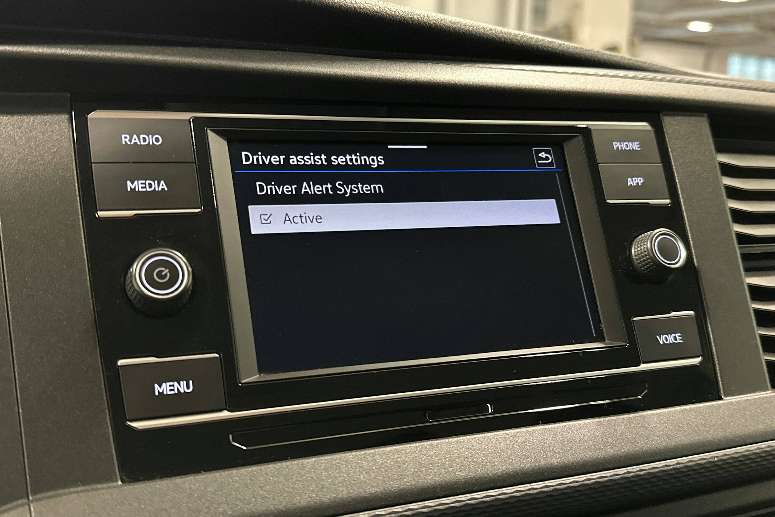 valkoinen Volkswagen Caravelle 2022 kuva 19.