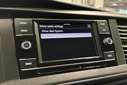 valkoinen Volkswagen Caravelle 2022 kuva 19.