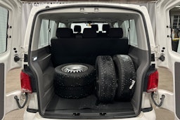 valkoinen Volkswagen Caravelle 2022 kuva 11.