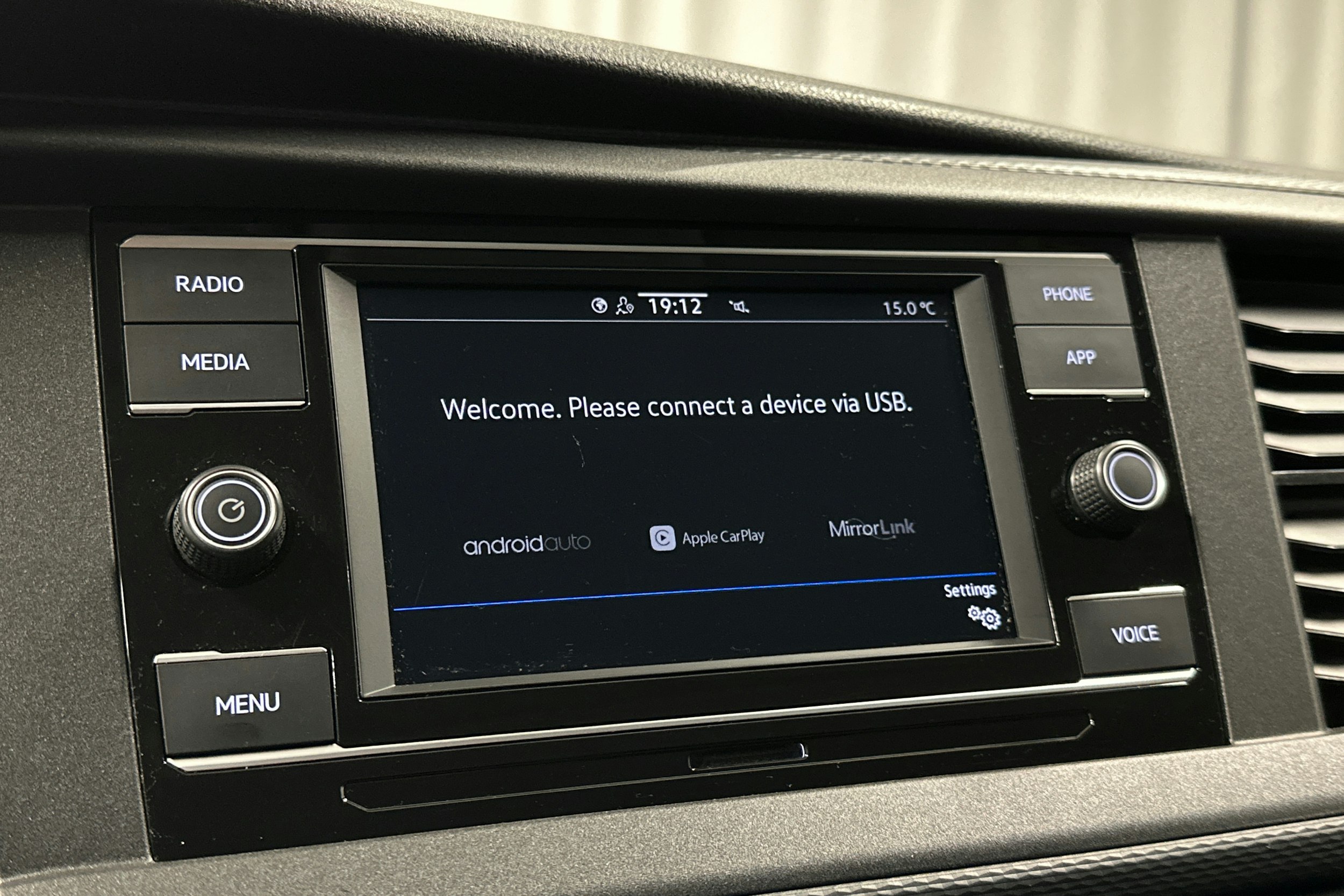 valkoinen Volkswagen Caravelle 2022 kuva 17.