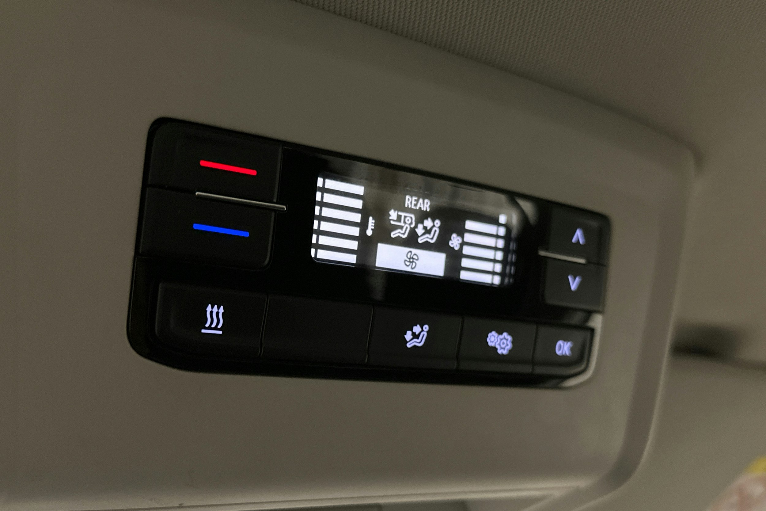 valkoinen Volkswagen Caravelle 2022 kuva 19.