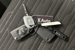 valkoinen Volkswagen Caravelle 2022 kuva 20.