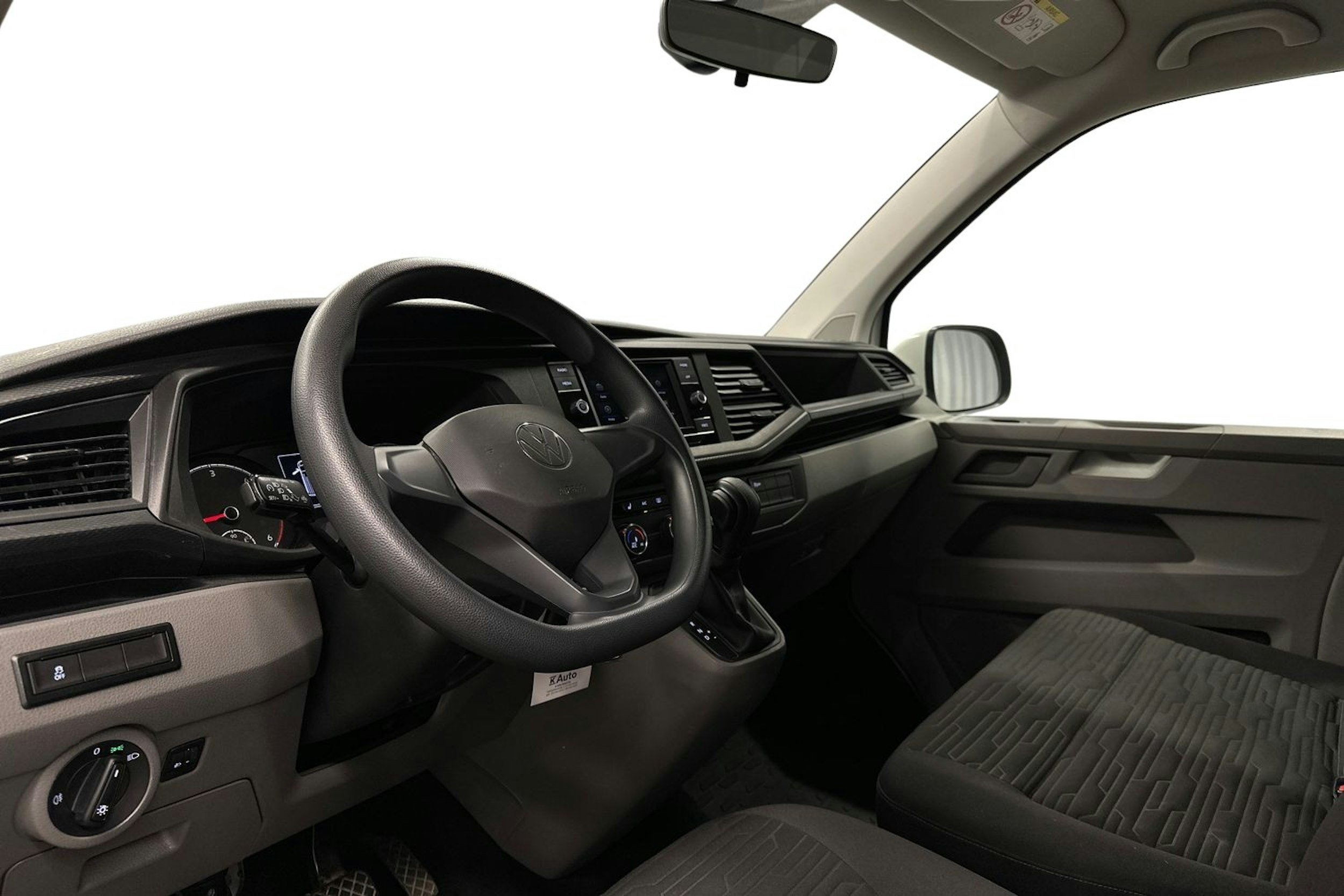 valkoinen Volkswagen Caravelle 2022 kuva 6.