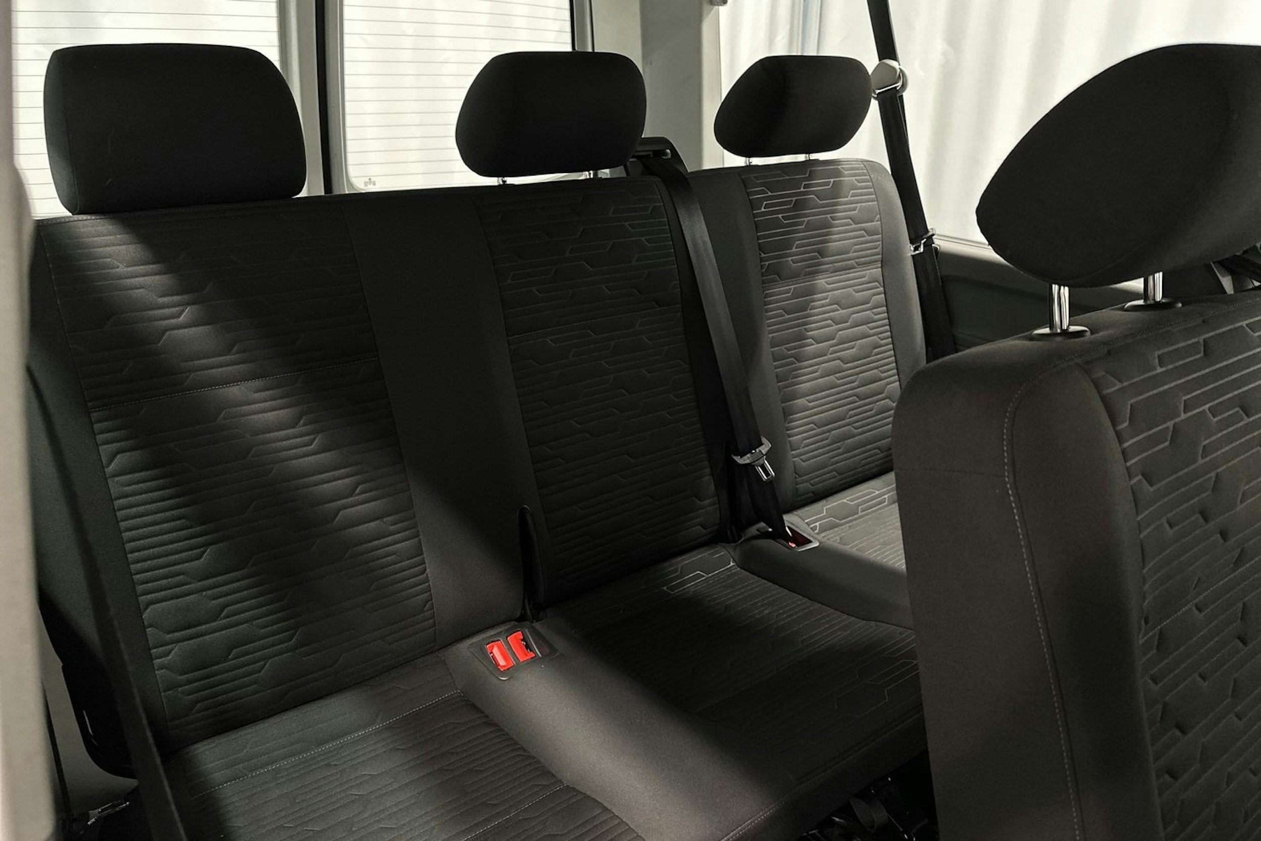 valkoinen Volkswagen Caravelle 2022 kuva 12.