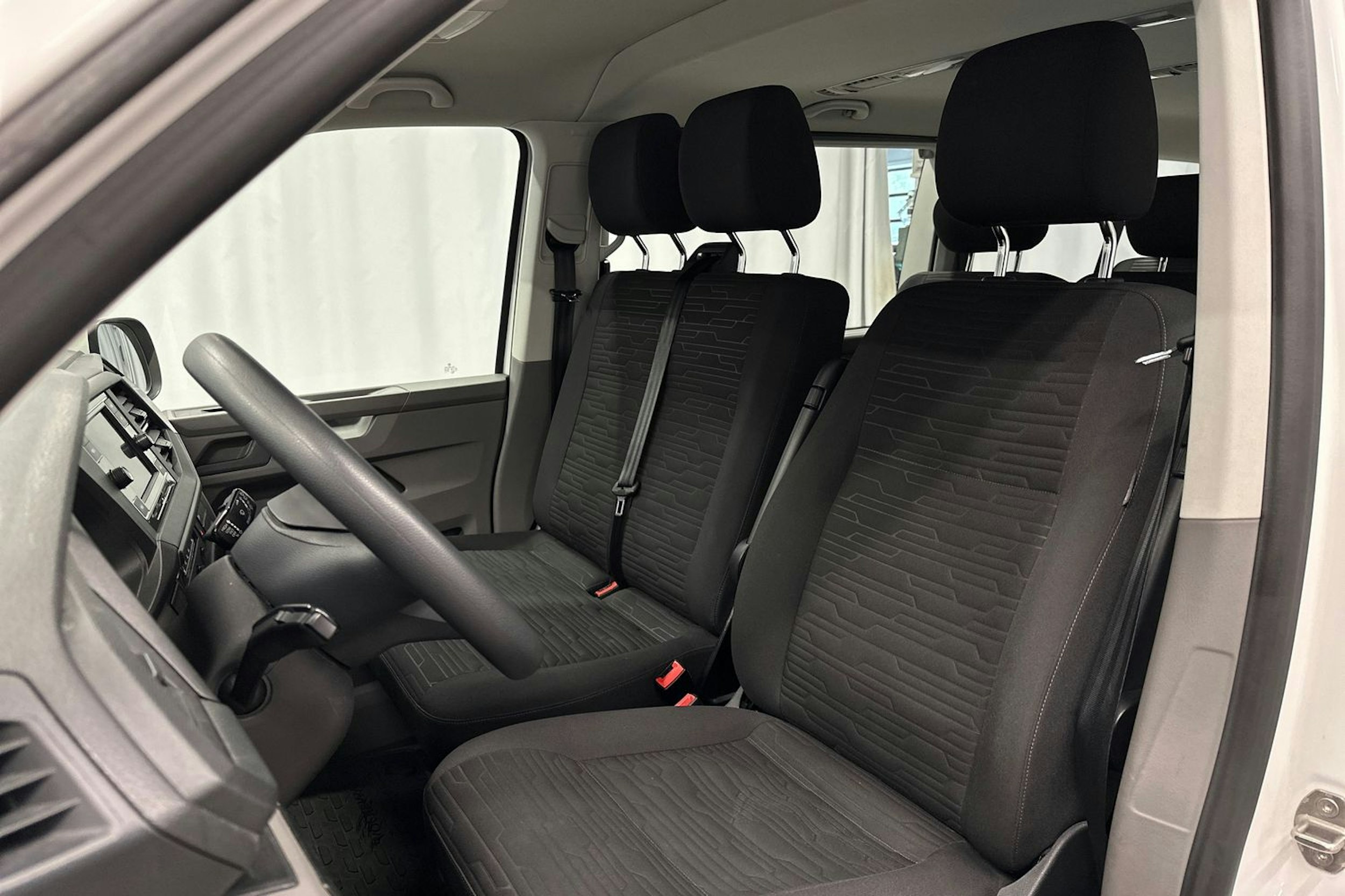 valkoinen Volkswagen Caravelle 2022 kuva 13.