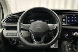 valkoinen Volkswagen Caravelle 2022 kuva 15.