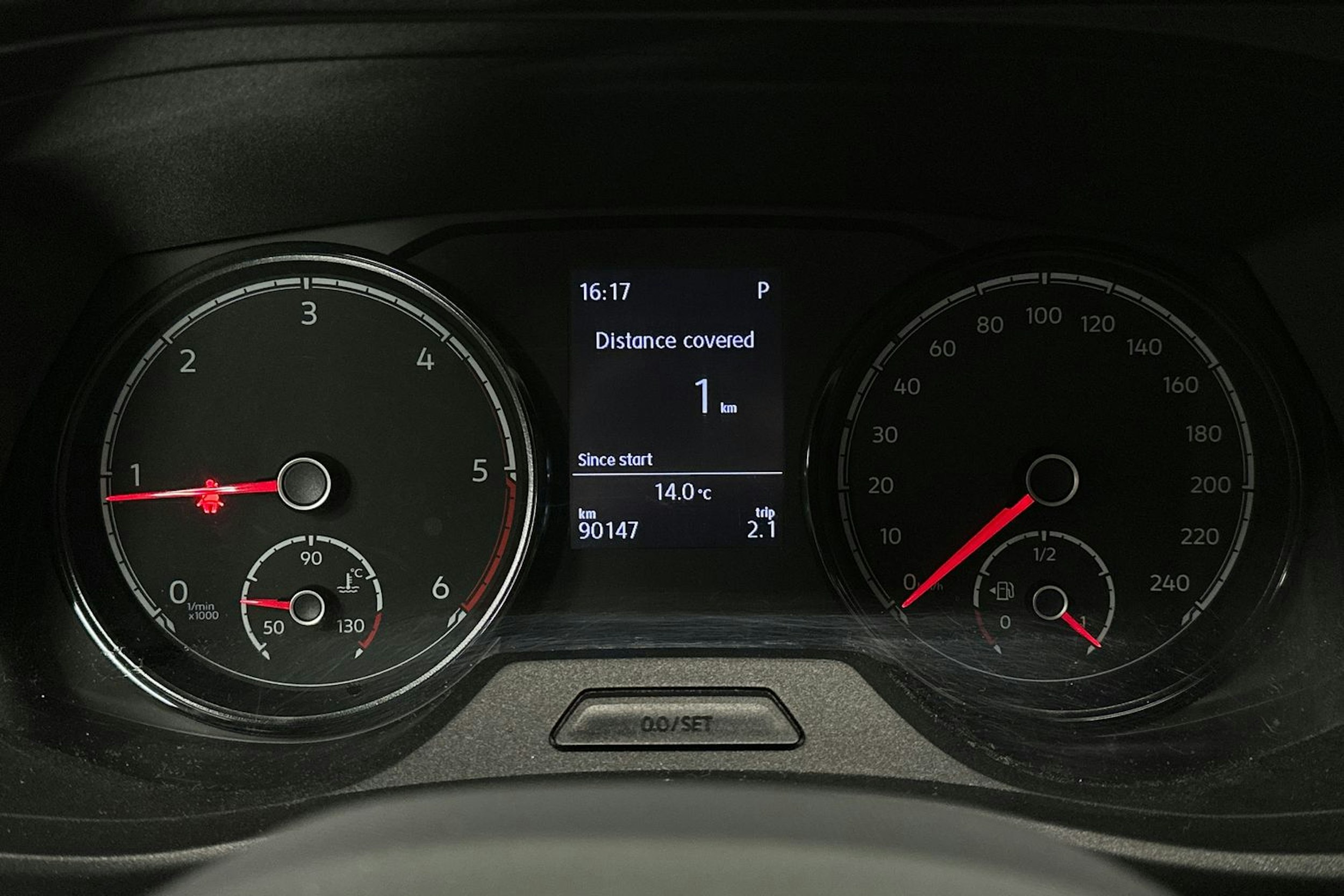 valkoinen Volkswagen Caravelle 2022 kuva 16.