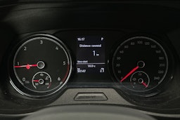 valkoinen Volkswagen Caravelle 2022 kuva 16.