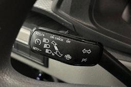 valkoinen Volkswagen Caravelle 2022 kuva 17.