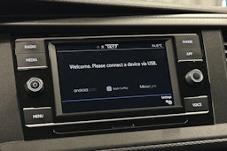 valkoinen Volkswagen Caravelle 2022 kuva 19.