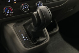 valkoinen Volkswagen Caravelle 2022 kuva 21.