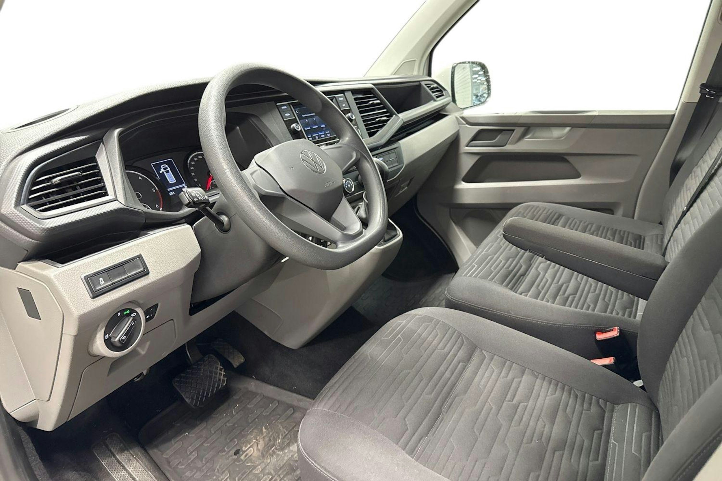 valkoinen Volkswagen Caravelle 2022 kuva 6.