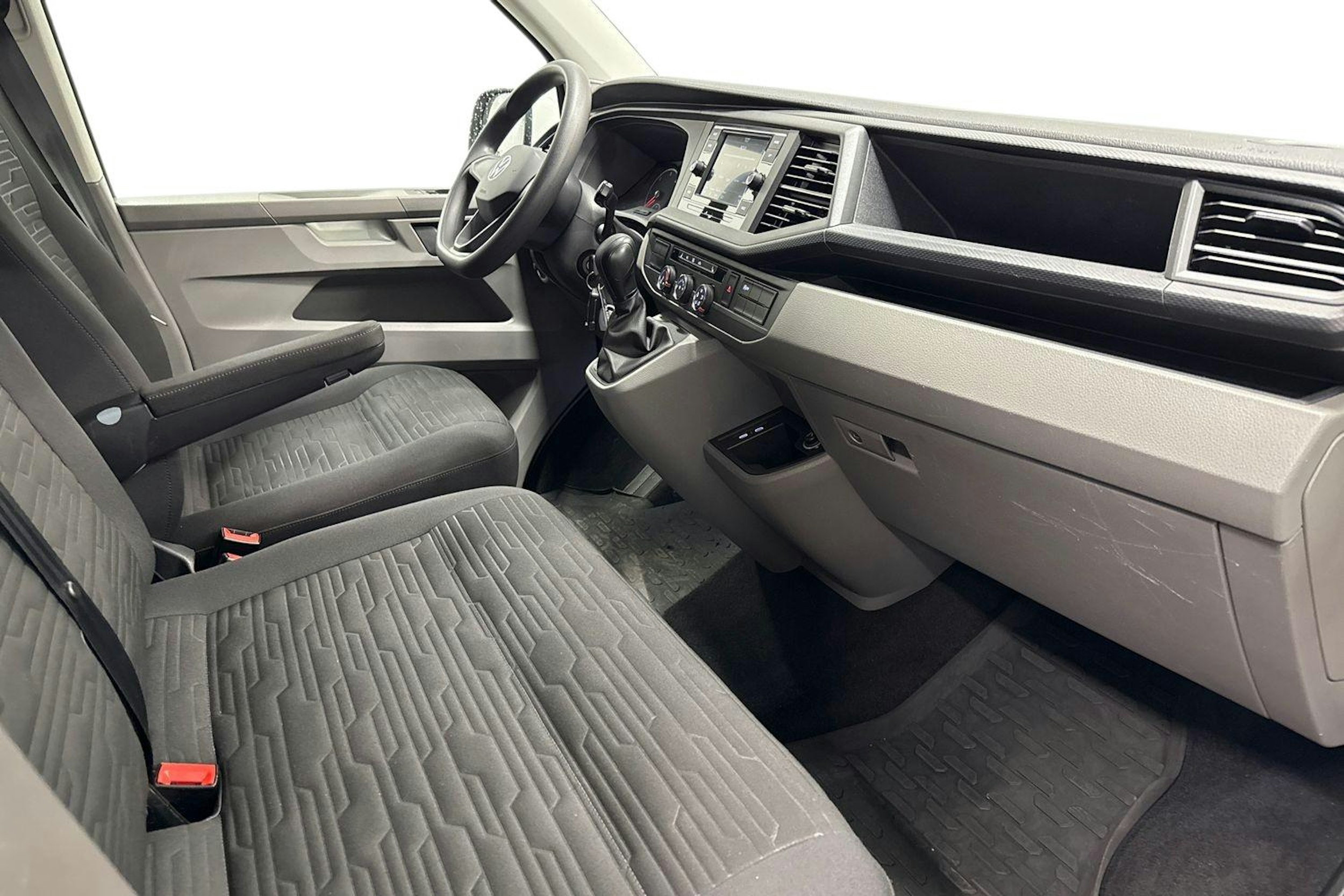 valkoinen Volkswagen Caravelle 2022 kuva 8.