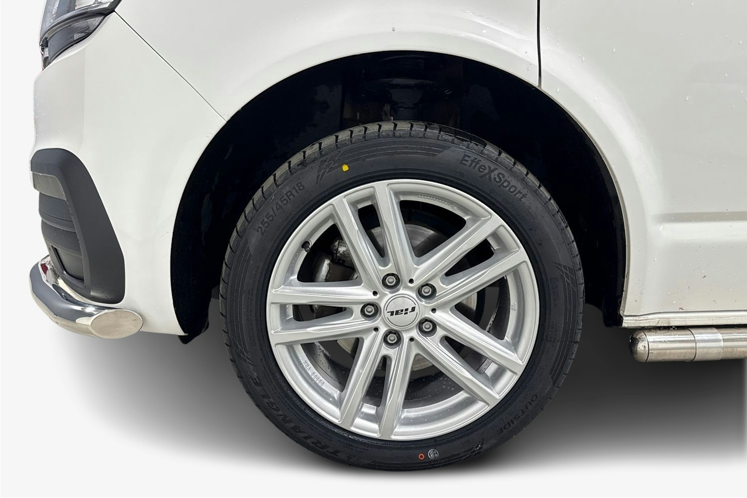 valkoinen Volkswagen Caravelle 2022 kuva 9.