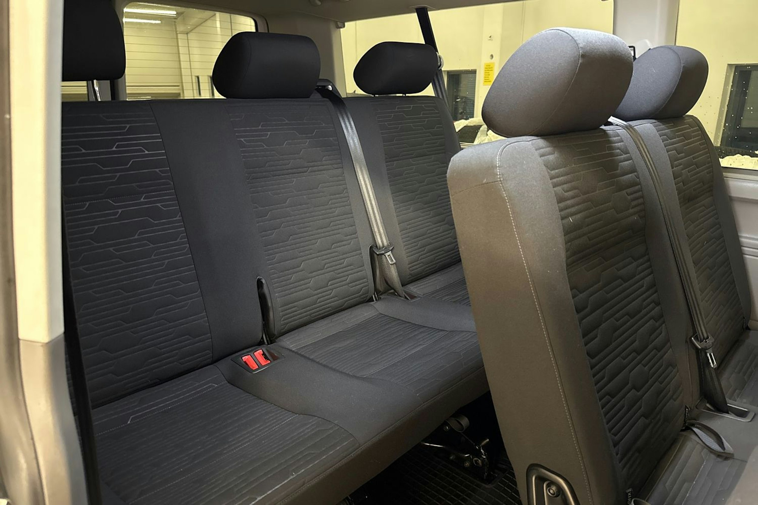 valkoinen Volkswagen Caravelle 2022 kuva 11.