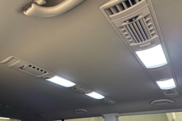 valkoinen Volkswagen Caravelle 2022 kuva 12.