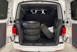 valkoinen Volkswagen Caravelle 2022 kuva 13.