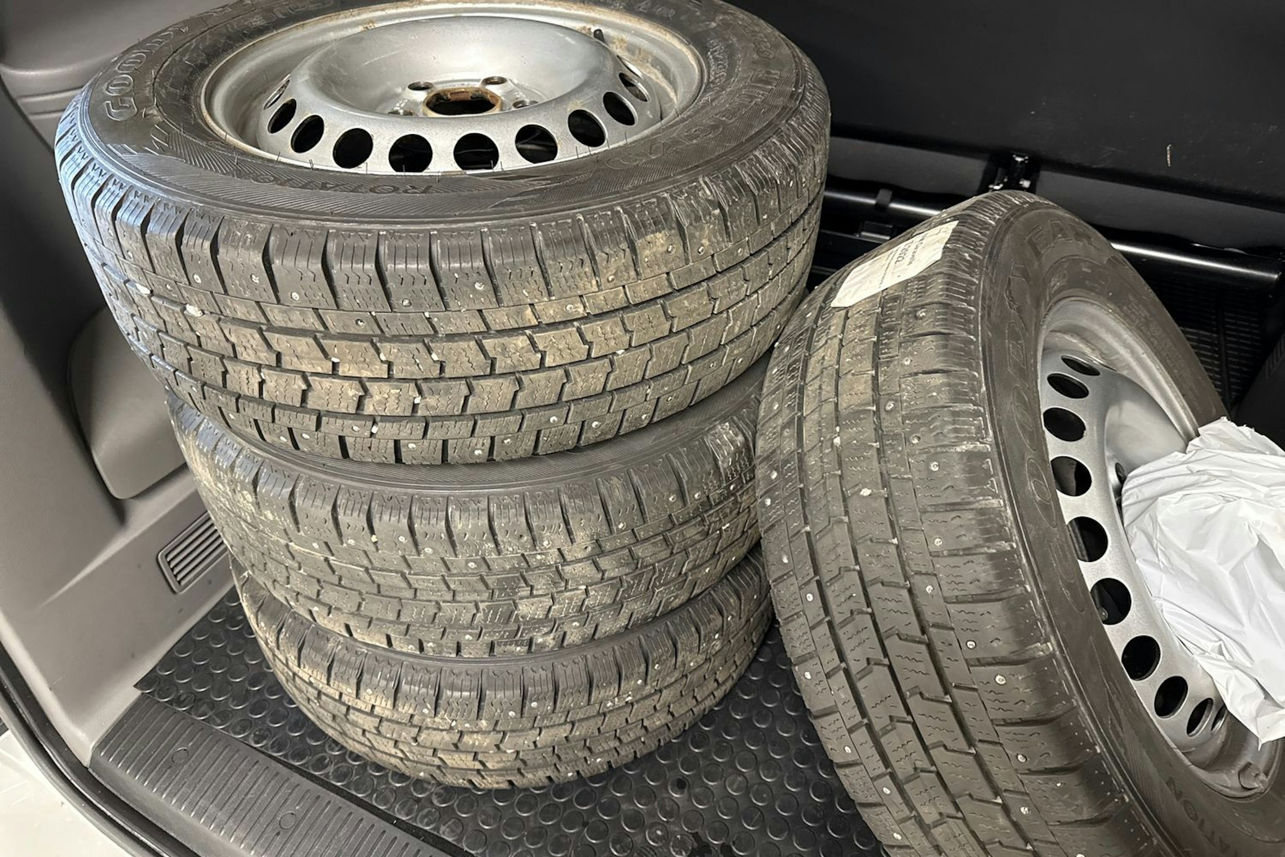 valkoinen Volkswagen Caravelle 2022 kuva 14.