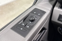 valkoinen Volkswagen Caravelle 2022 kuva 15.