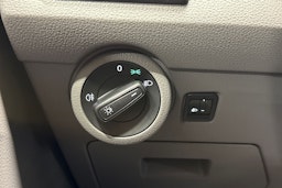 valkoinen Volkswagen Caravelle 2022 kuva 16.