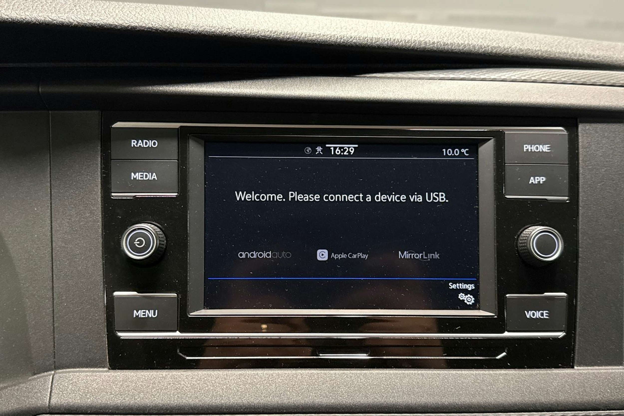 valkoinen Volkswagen Caravelle 2022 kuva 18.