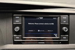 valkoinen Volkswagen Caravelle 2022 kuva 18.