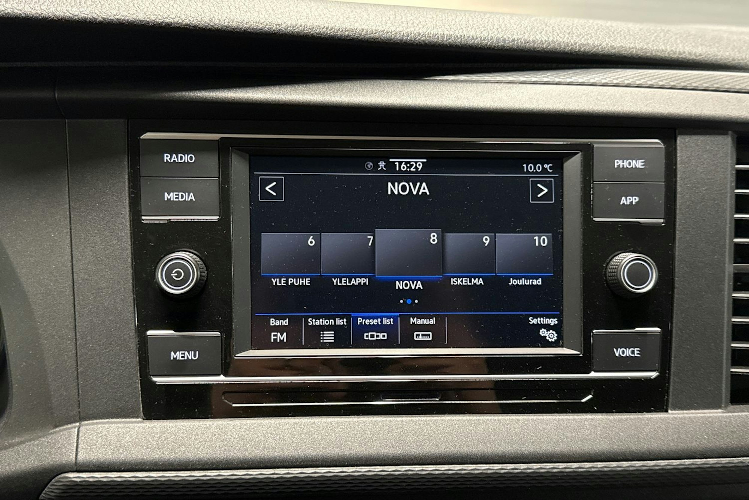 valkoinen Volkswagen Caravelle 2022 kuva 20.