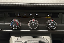 valkoinen Volkswagen Caravelle 2022 kuva 21.