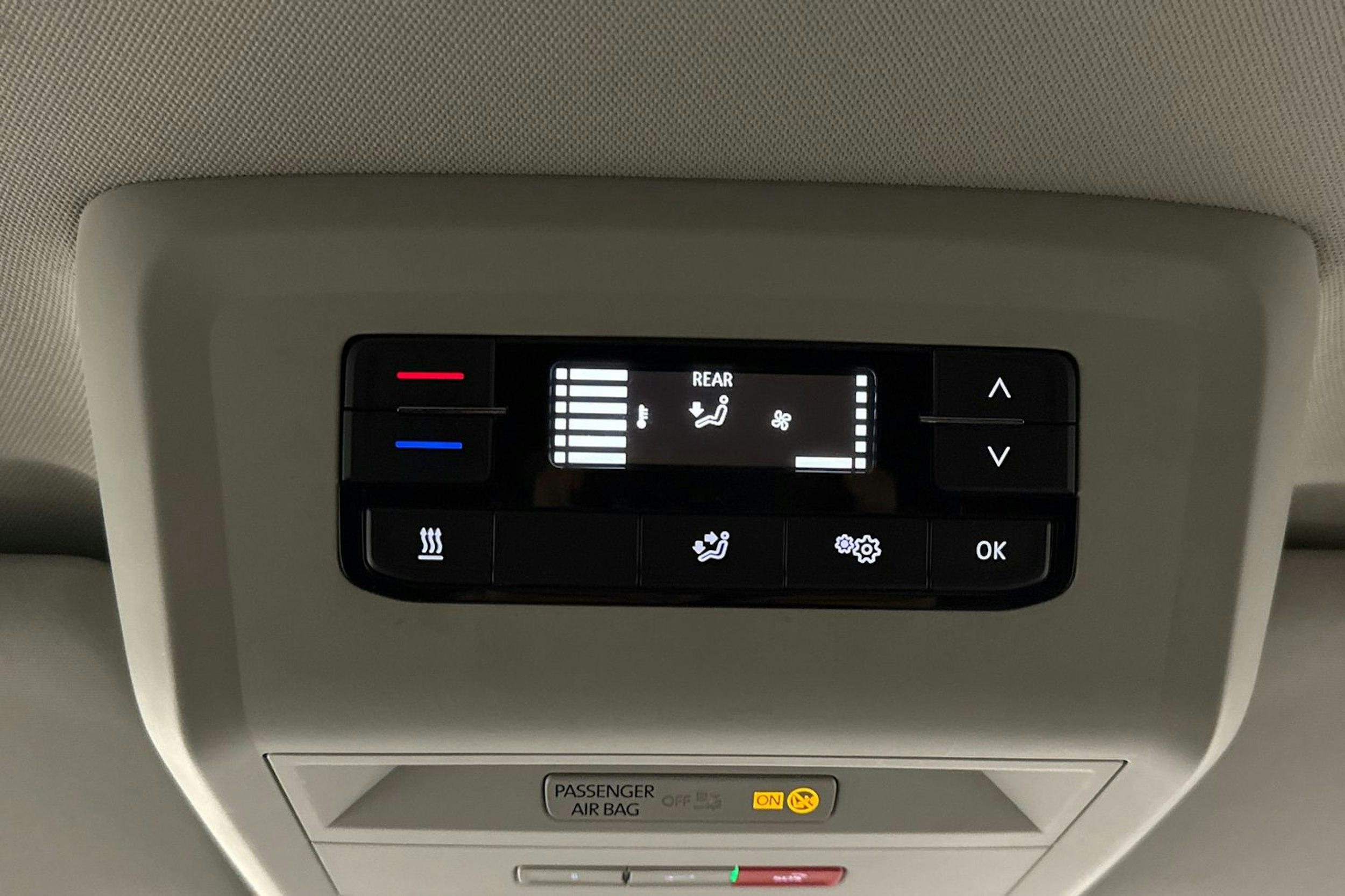 valkoinen Volkswagen Caravelle 2022 kuva 23.