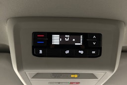 valkoinen Volkswagen Caravelle 2022 kuva 23.