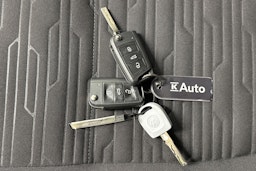 valkoinen Volkswagen Caravelle 2022 kuva 24.