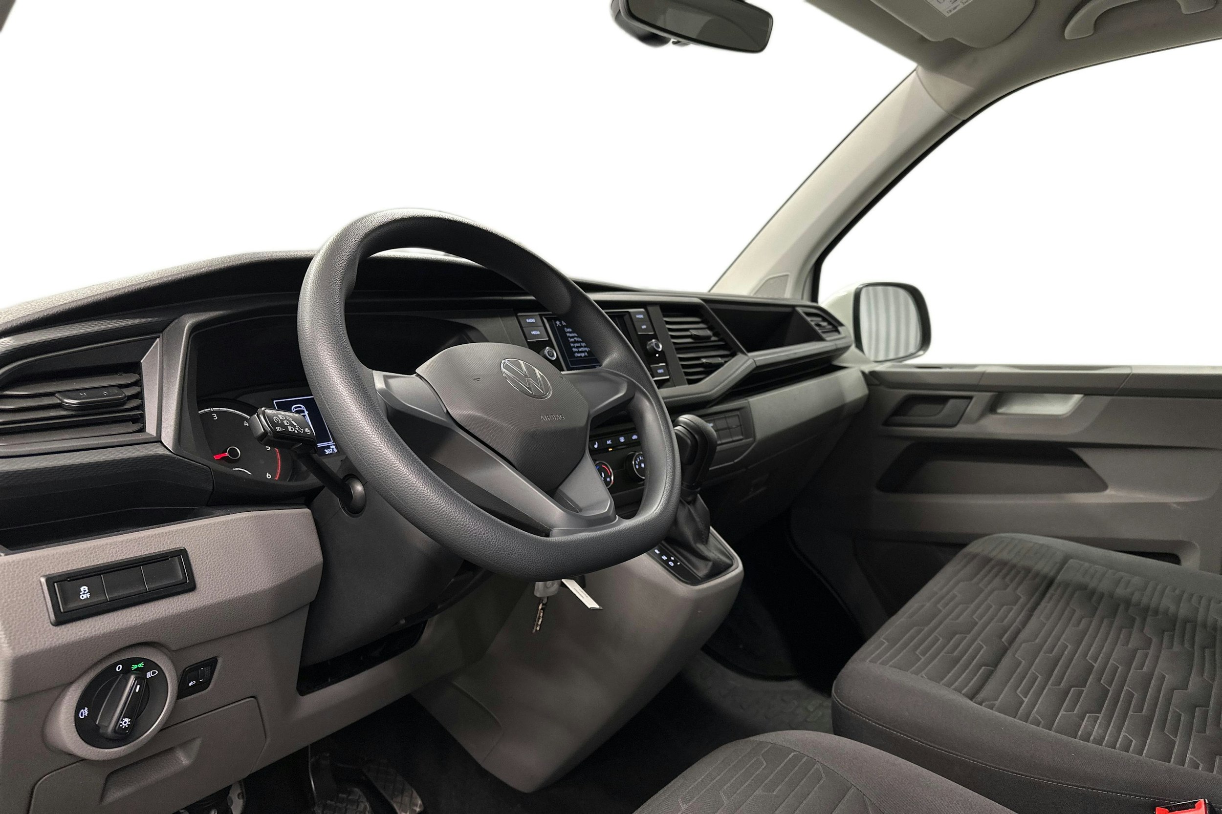 valkoinen Volkswagen Caravelle 2022 kuva 6.