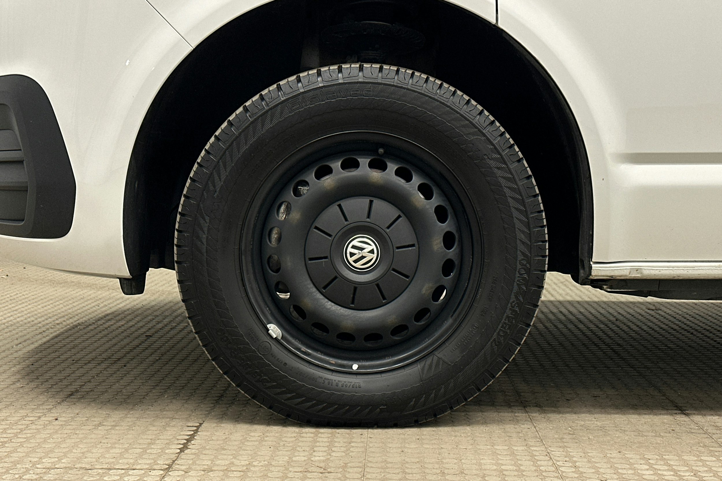 valkoinen Volkswagen Caravelle 2022 kuva 9.