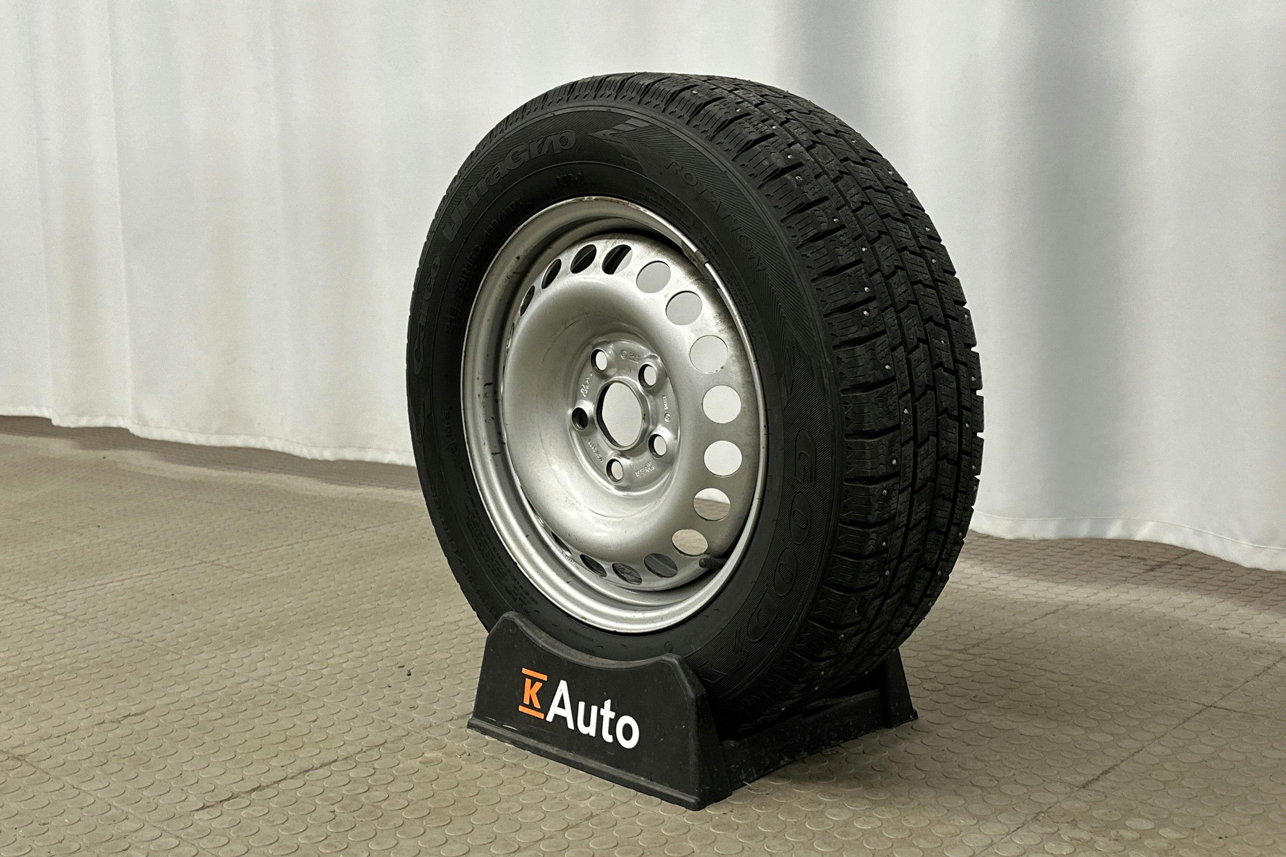 valkoinen Volkswagen Caravelle 2022 kuva 10.