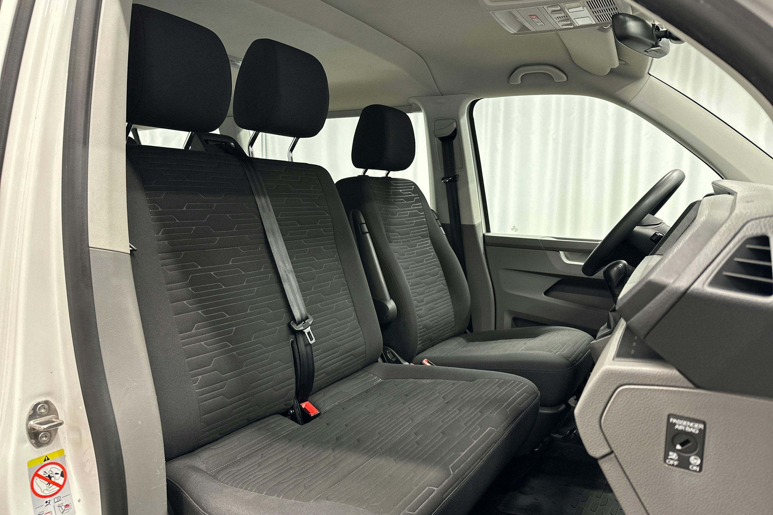 valkoinen Volkswagen Caravelle 2022 kuva 14.