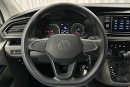 valkoinen Volkswagen Caravelle 2022 kuva 15.