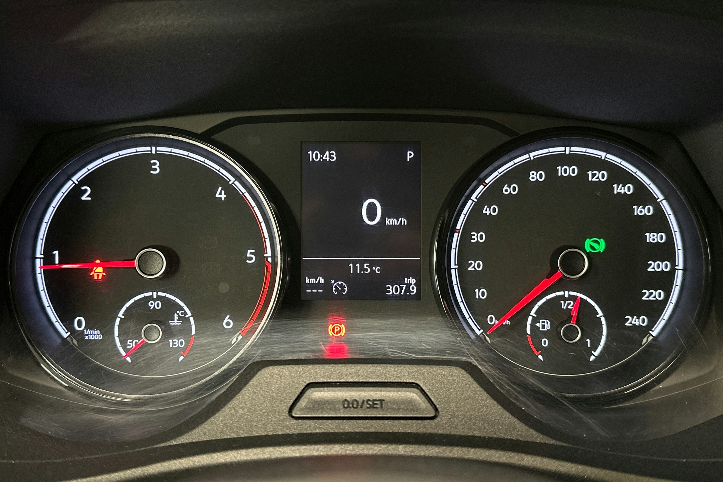 valkoinen Volkswagen Caravelle 2022 kuva 16.