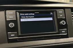 valkoinen Volkswagen Caravelle 2022 kuva 17.