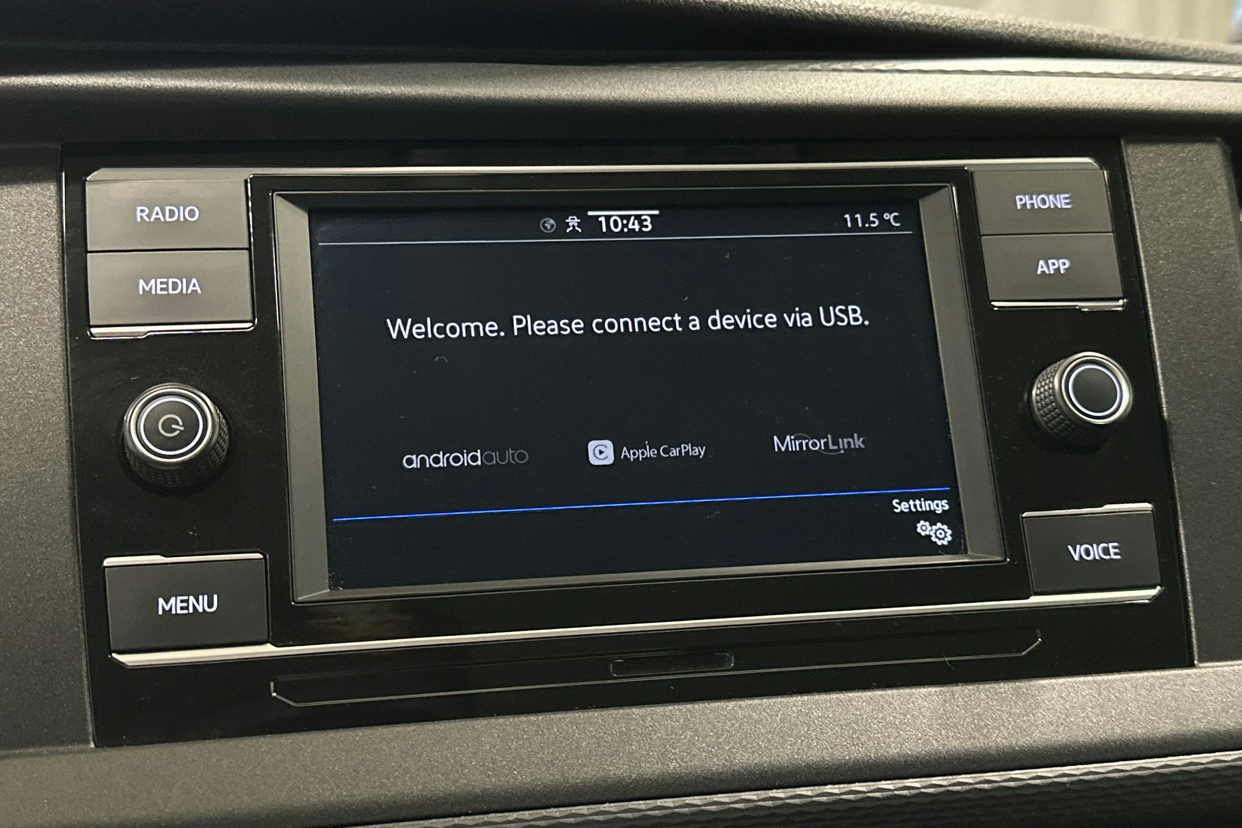 valkoinen Volkswagen Caravelle 2022 kuva 18.