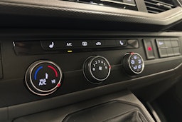 valkoinen Volkswagen Caravelle 2022 kuva 19.