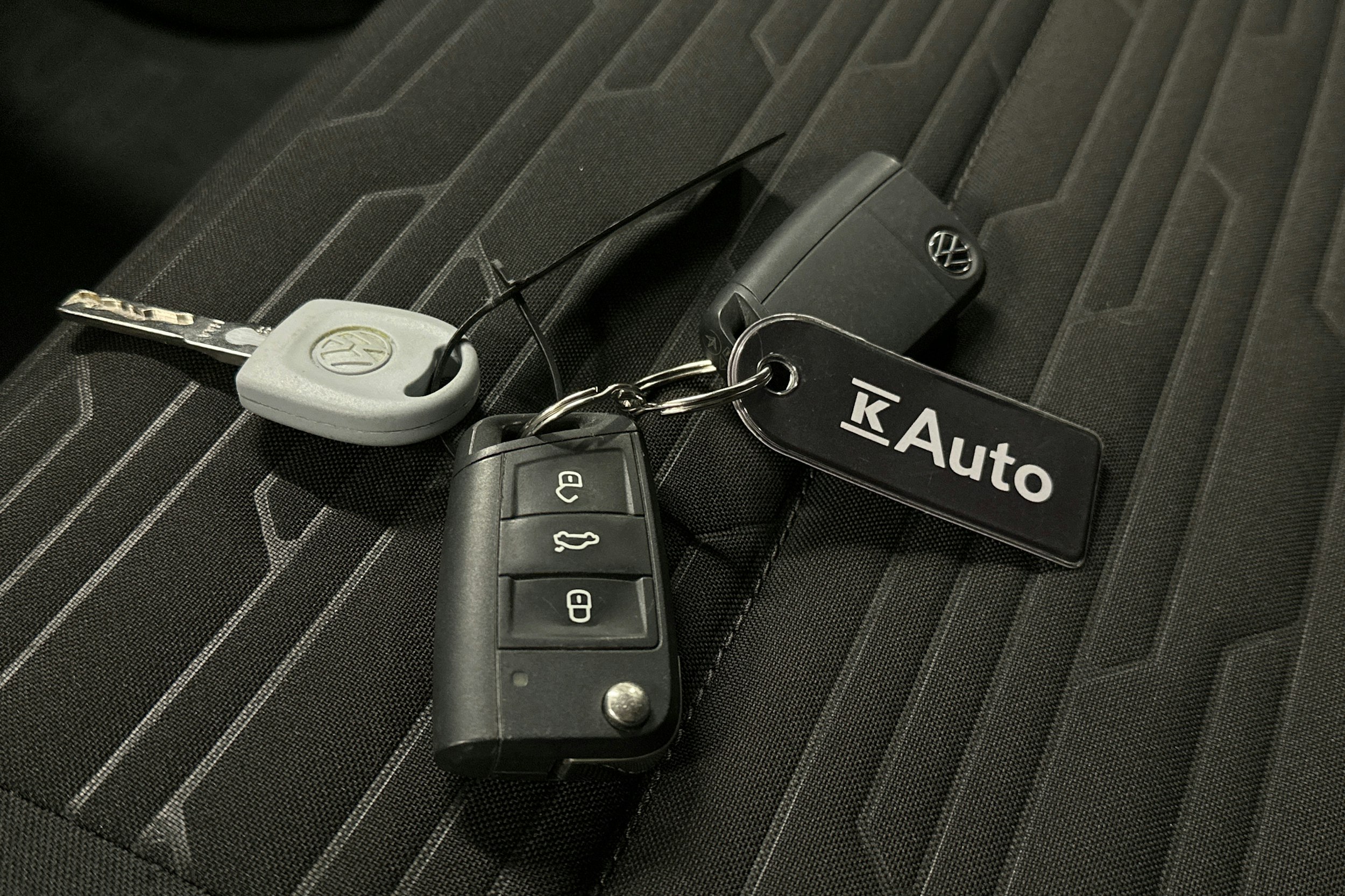 valkoinen Volkswagen Caravelle 2022 kuva 22.