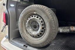 valkoinen Volkswagen Caravelle 2022 kuva 29.