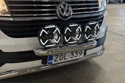 valkoinen Volkswagen Caravelle 2022 kuva 32.