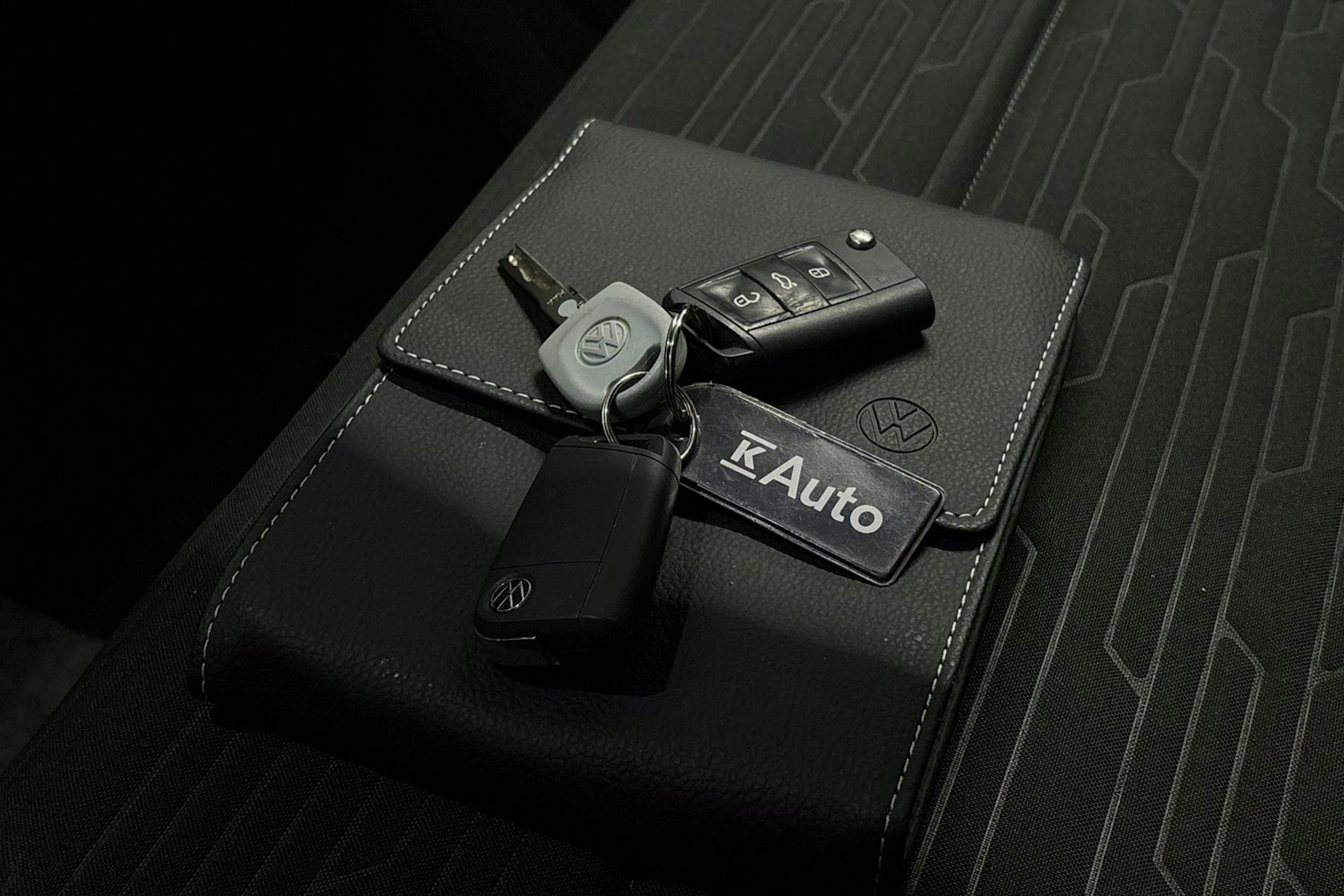 valkoinen Volkswagen Caravelle 2022 kuva 33.