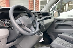 valkoinen Volkswagen Caravelle 2022 kuva 7.