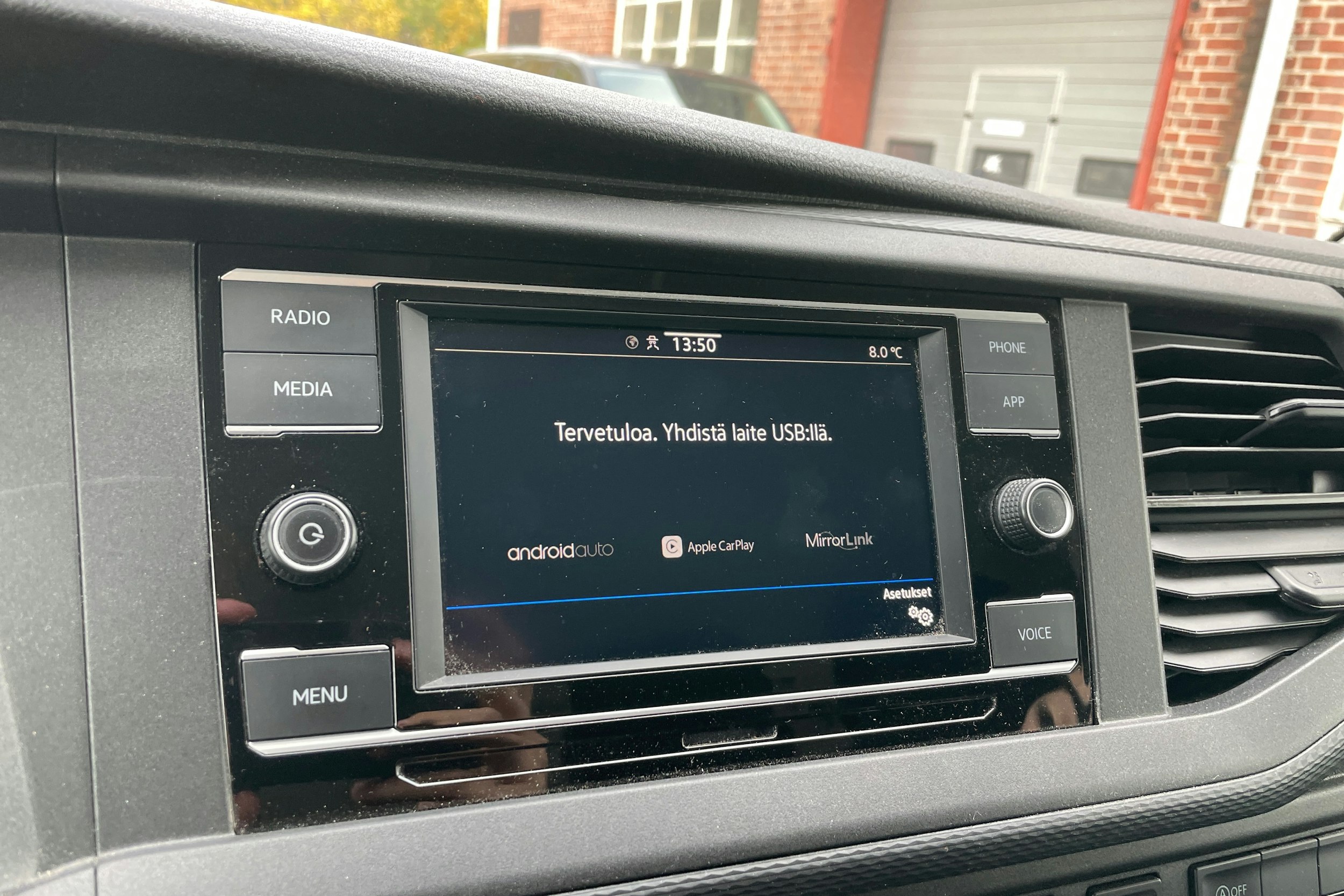 valkoinen Volkswagen Caravelle 2022 kuva 14.