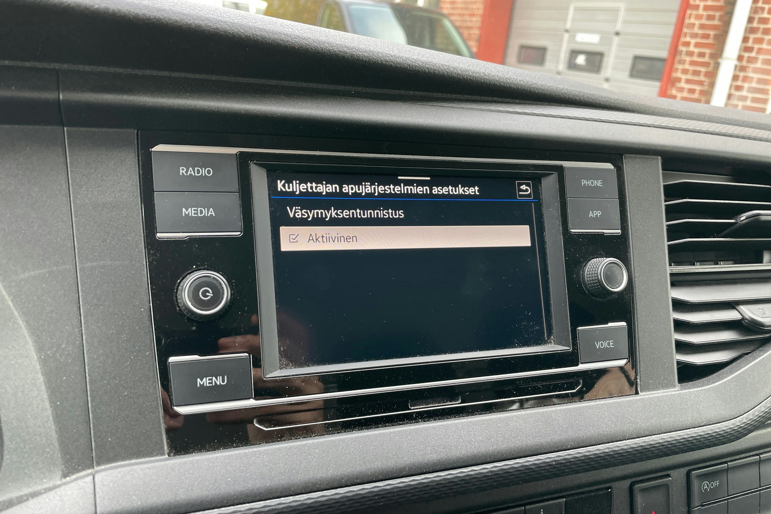 valkoinen Volkswagen Caravelle 2022 kuva 15.