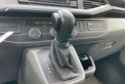 valkoinen Volkswagen Caravelle 2022 kuva 16.