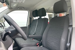 valkoinen Volkswagen Caravelle 2022 kuva 17.