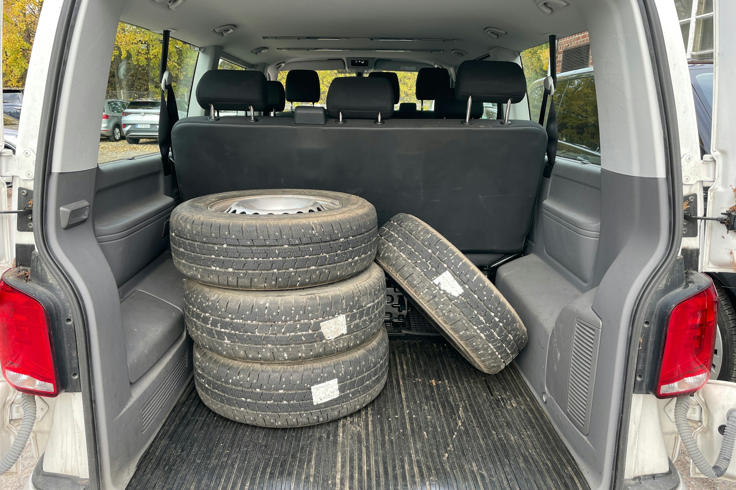 valkoinen Volkswagen Caravelle 2022 kuva 18.